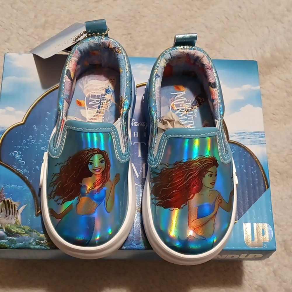Groundup Disney's the little mermaid low top canvas shoe's - Picture 2 of 6